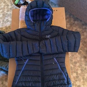 ARC’TERYX - JACKET - XS - SKI/BOARD/HIKE/CASUAL - NAVY BLUE